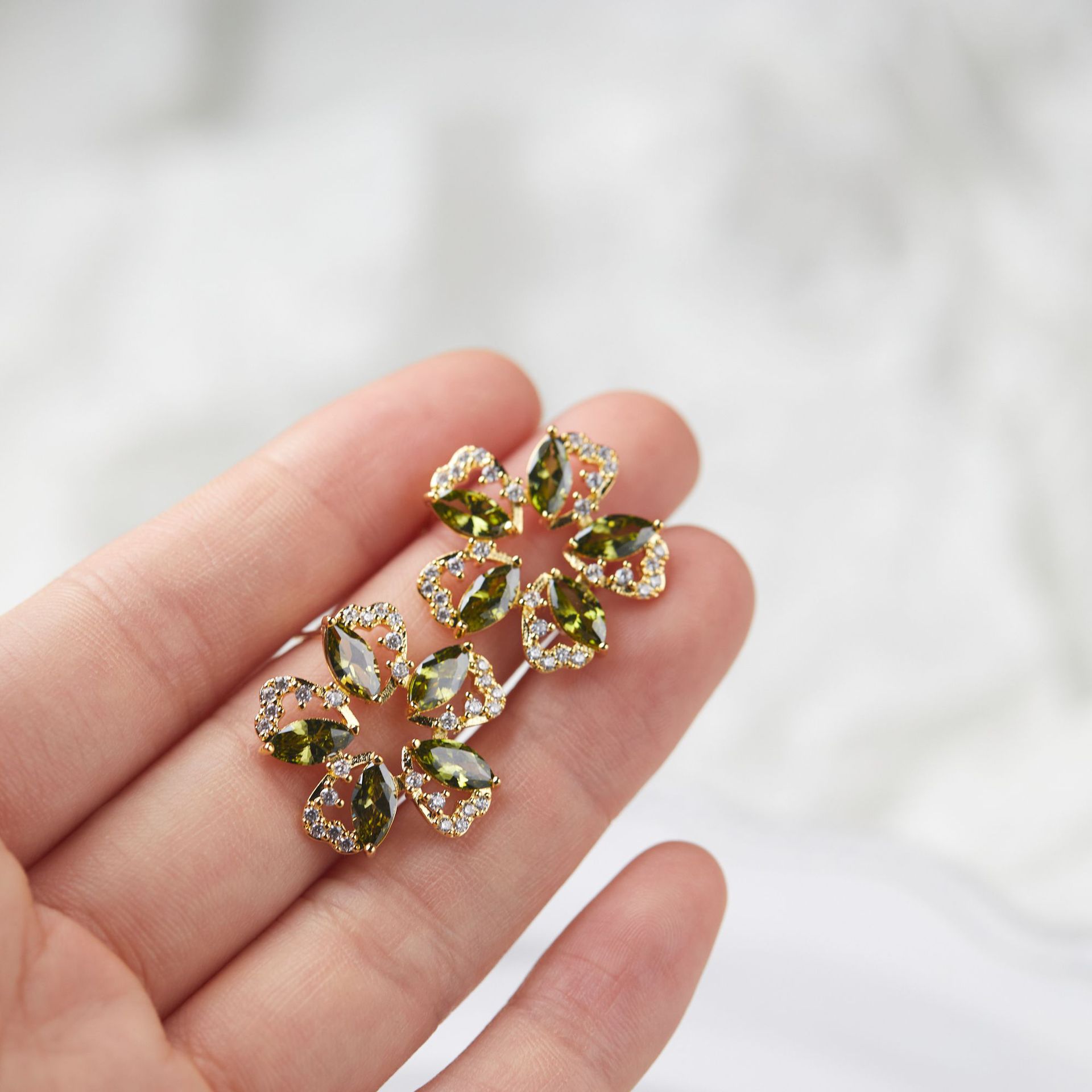 Orecchini a Perno con Fiore di - Ethnic Wear In Fashion recensione e prezzo