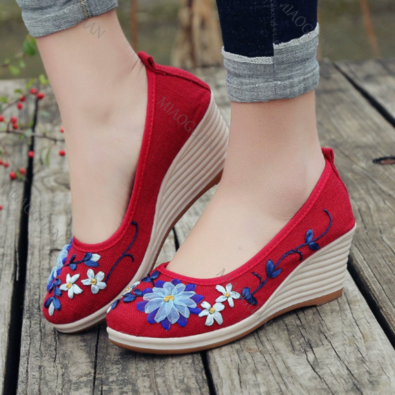 Scarpe con Zeppa Ricamate da D - Ethnic And Fashion recensione e prezzo
